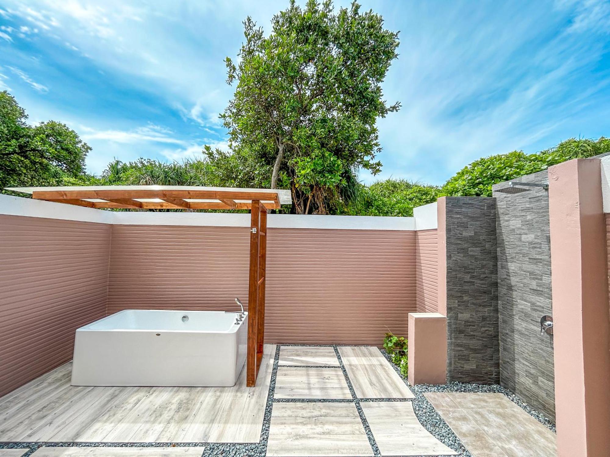 Meedhoo  Kudafushi Resort & Spa מראה חיצוני תמונה